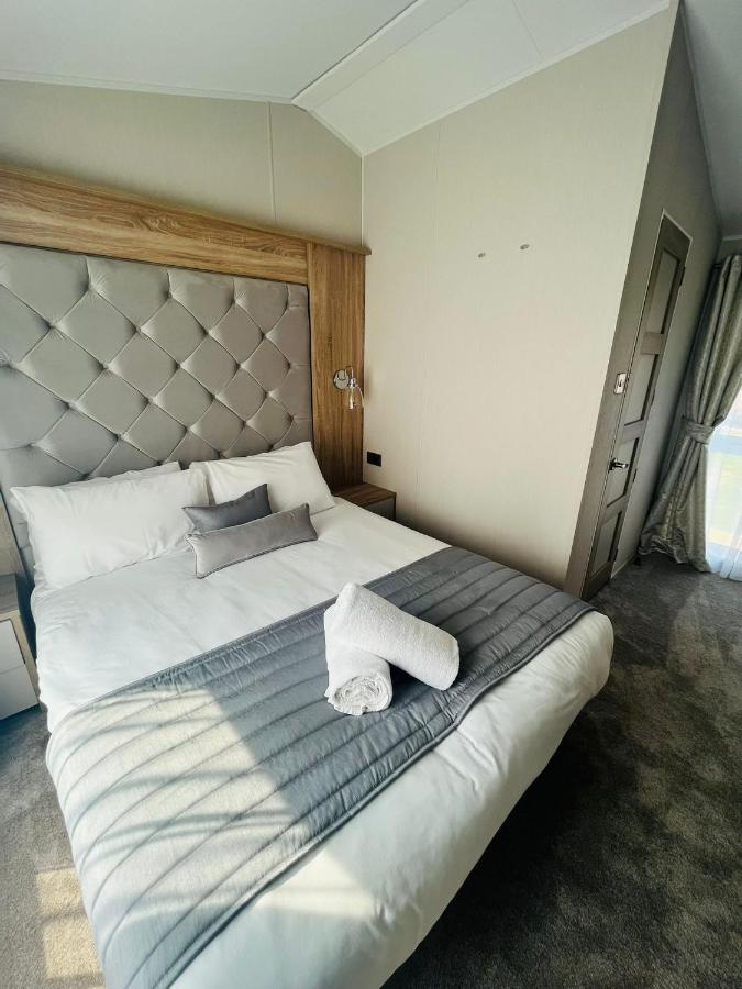 Holiday home The Flamingo With Hot Tub York