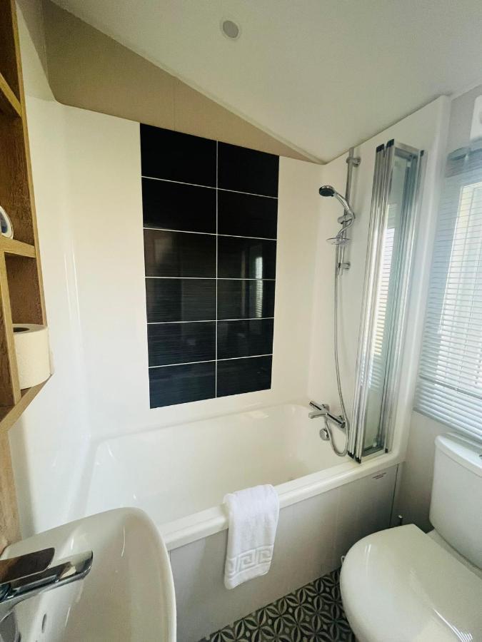 The Flamingo With Hot Tub Holiday home York