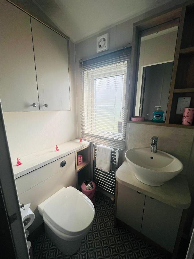 The Flamingo With Hot Tub Holiday home