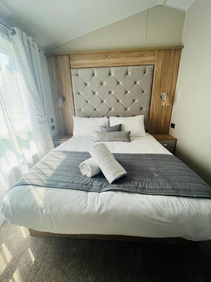 The Flamingo With Hot Tub Holiday home *